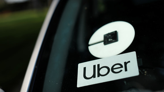 Uber в Бельгии приостановил работу из-за запрета на использование смартфонов за рулем