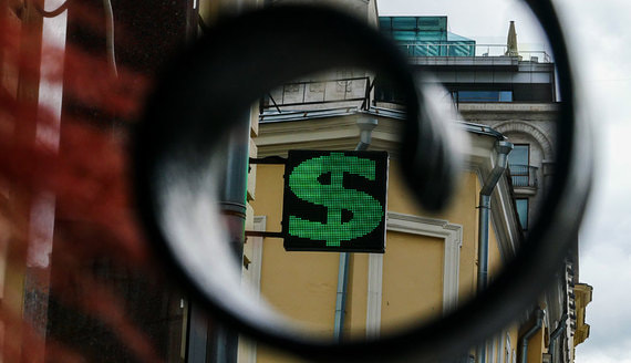 Курс доллара упал ниже 72 рублей впервые с 16 июня