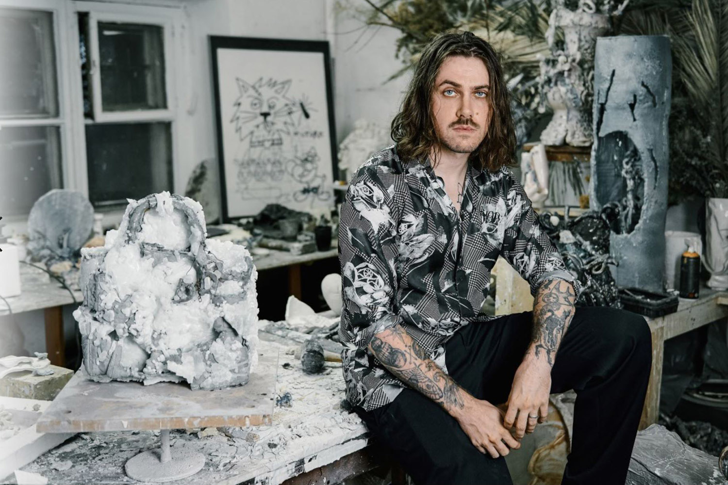 Специально к выставке в Москве семь молодых российских художников – и Даниил Антропов в их числе – превратили сумку Dior в арт-объект