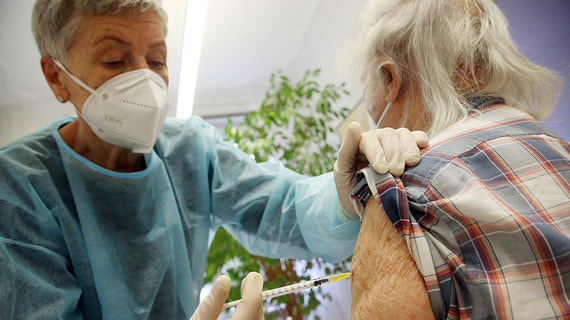 Власти Севастополя призвали врачей-пенсионеров выйти на работу