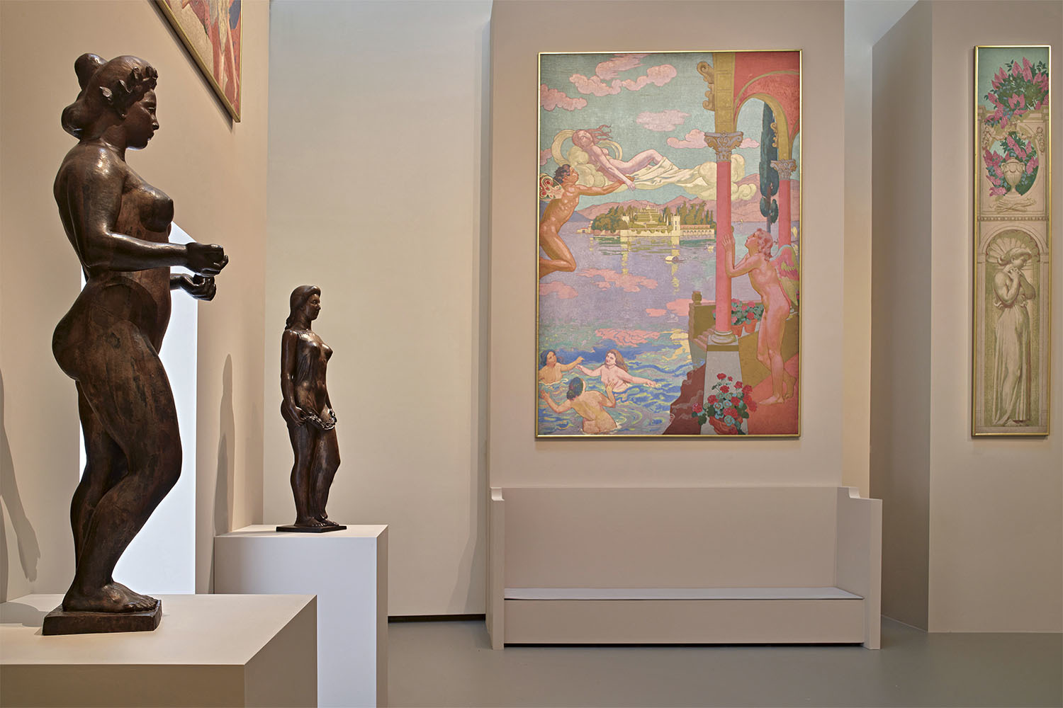 Живопись Мориса Дени и скульптуры Аристида Майоля в одном из залов Louis Vuitton Fondation в Париже