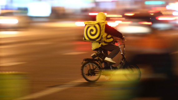 Число заказов готовой еды в первые дни локдауна выросло на 24%