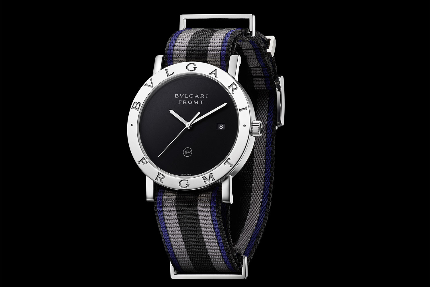 Хироши Фудзивара обновил двойную гравировку логотипа бренда на ободке часов Bvlgari Bvlgari и добавил к циферблату логотип своего бренда Fragment Design