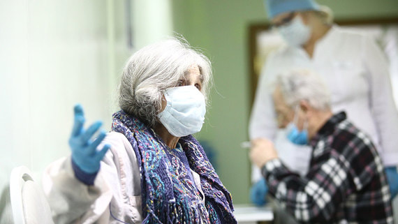 Санкт-Петербург ввел обязательную вакцинацию для пожилых людей