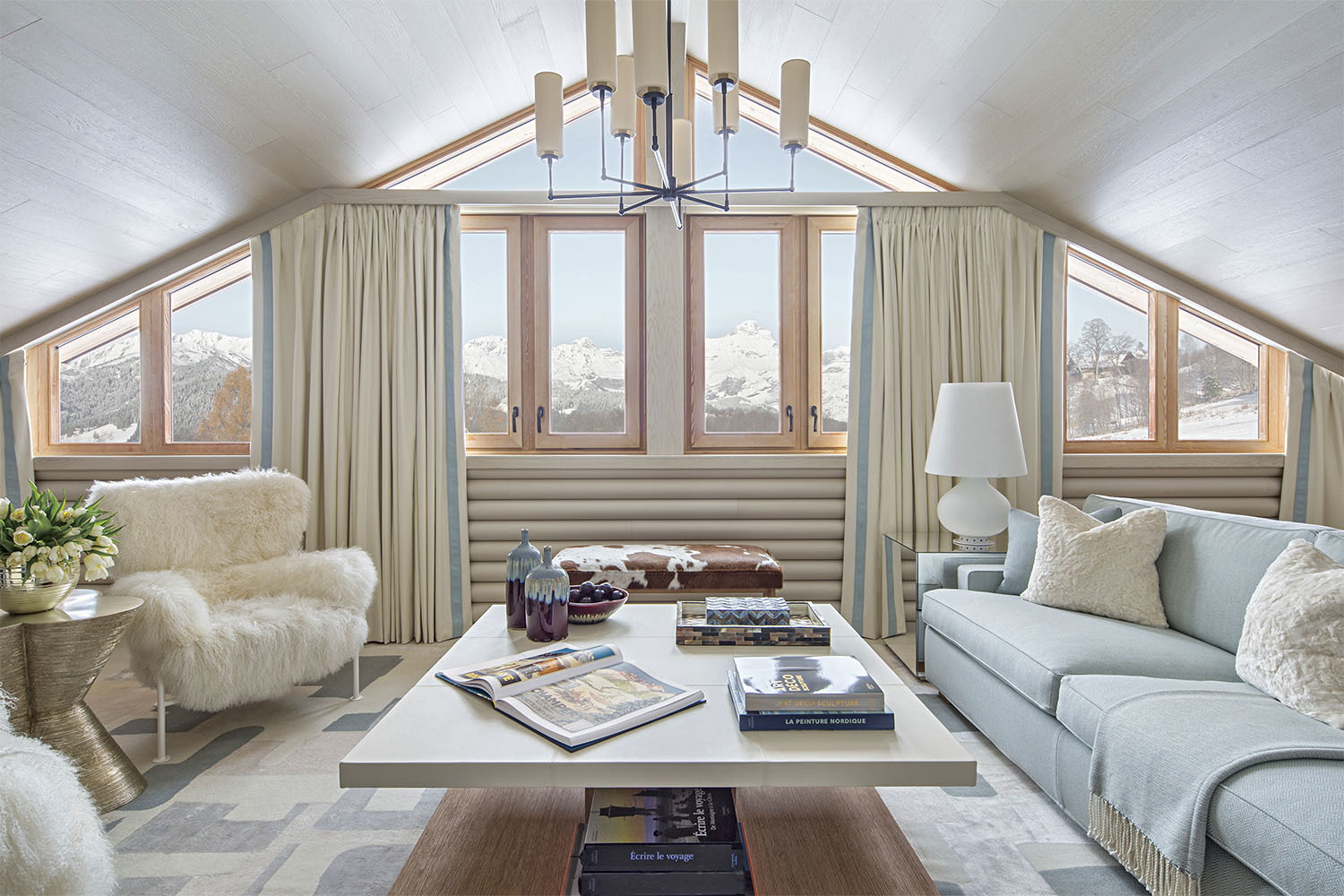 Сочетание комфорта и альпийского шарма стало визитной карточкой «лыжного шале» Анри-Жака Ле Мема 