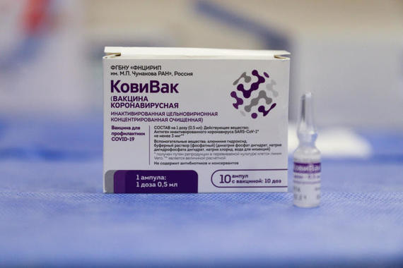 Власти Петербурга посоветовали не ждать поставок вакцины «КовиВак»