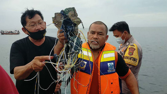 Пассажирский Boeing 737-500 разбился в Индонезии. Фотогалерея