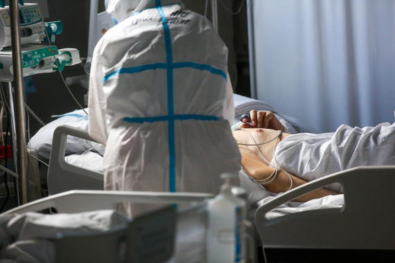 В России за сутки от коронавируса скончались 1254 человека