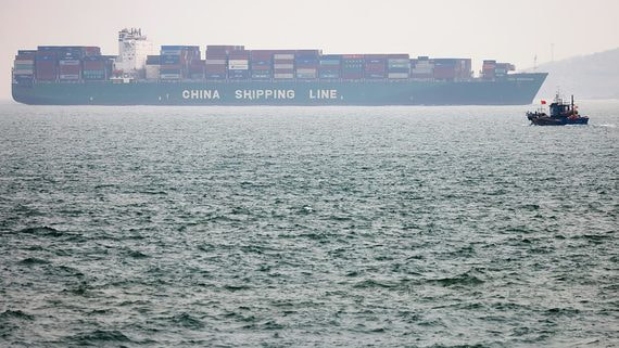 Китай ввел жесткий карантин в отношении экипажей морских судов