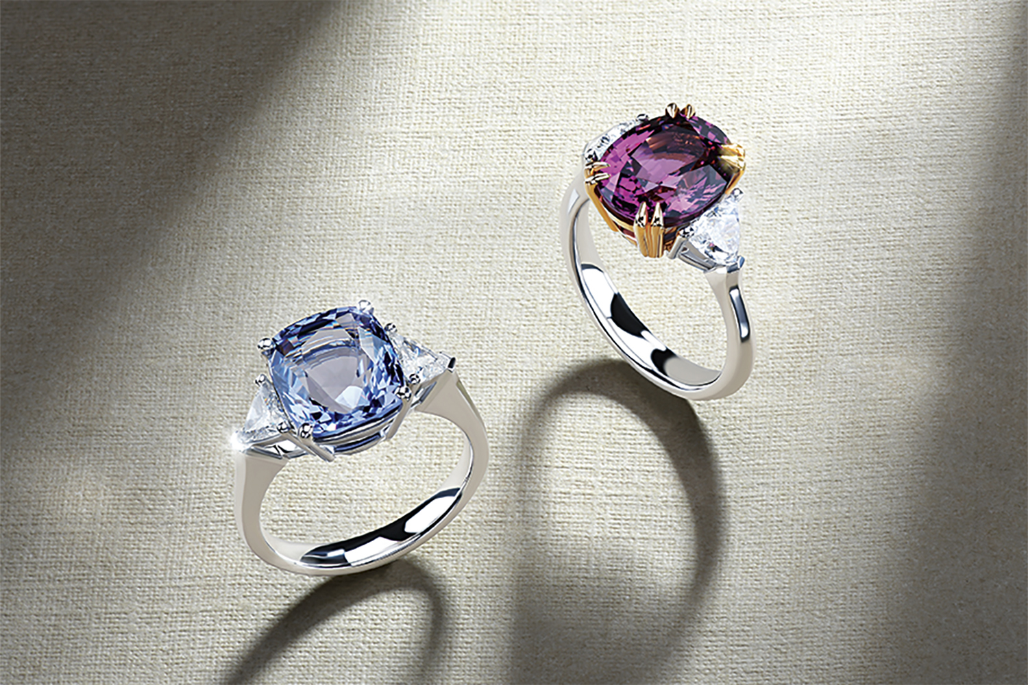 Кольца из белого золота с цветными сапфирами