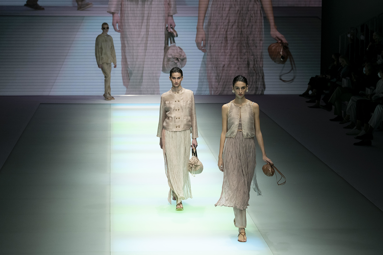 Жажда действий, цвет и желание праздновать&nbsp;– характерные черты нового сезона, считает итальянский модный критик Паоло Феррарини