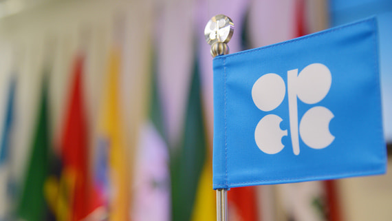 Министры стран ОПЕК+ сохранили планы по наращиванию добычи нефти