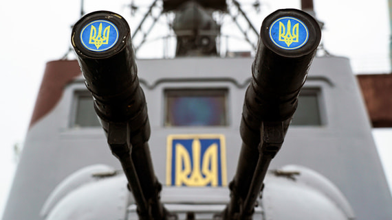 В ФСБ заявили о движущемся к Керченскому проливу украинском военном корабле