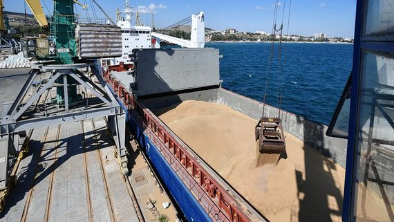 Минсельхоз предлагает отказаться от ограничений перевалки зерна и рыбы с судна на судно