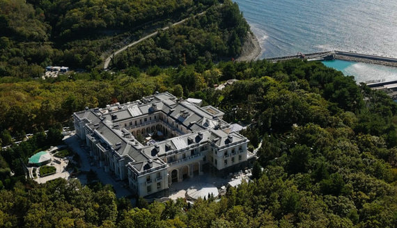 Песков ответил на вопрос о владельцах «дворца» в Геленджике