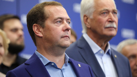 Медведев назвал тревожной тенденцию блокировок в соцсетях
