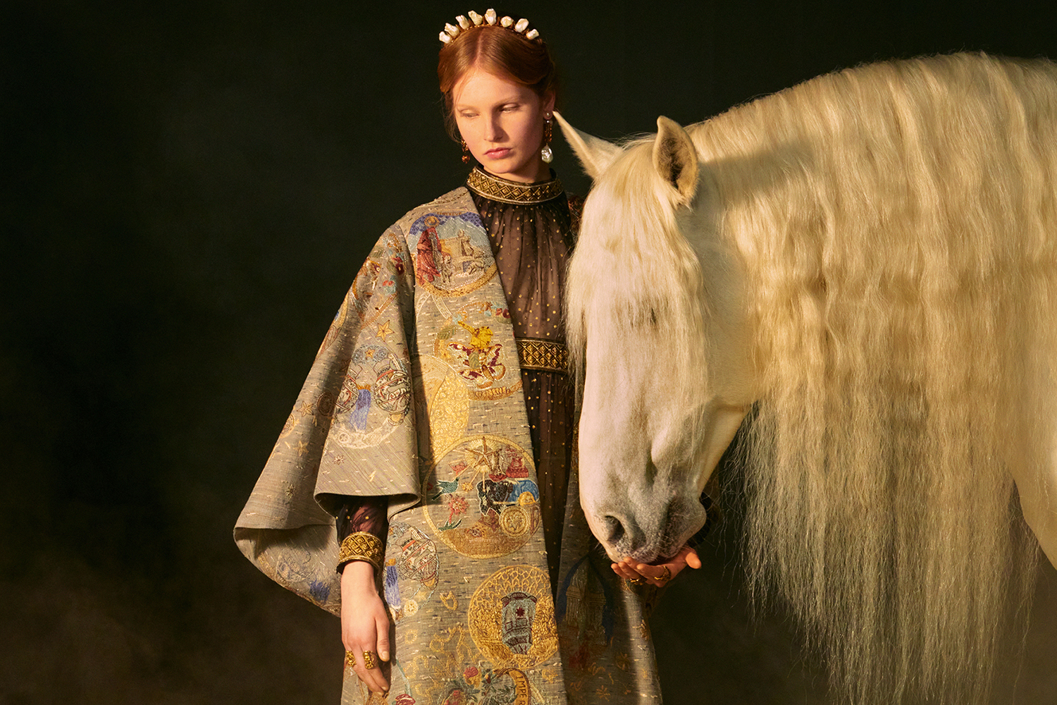 Коллекция Dior haute couture весна-лето 2021 пронизана средневековыми аллюзиями 