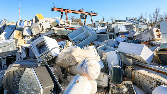 Минприроды уточнило правила выброса старой бытовой техники в мусорные баки