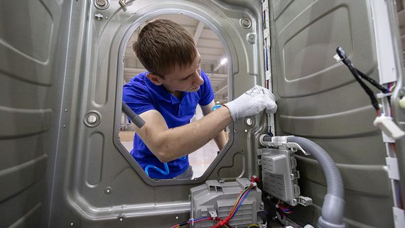 Минпросвещения предлагает отправлять выпускников колледжей в армию уже с опытом работы