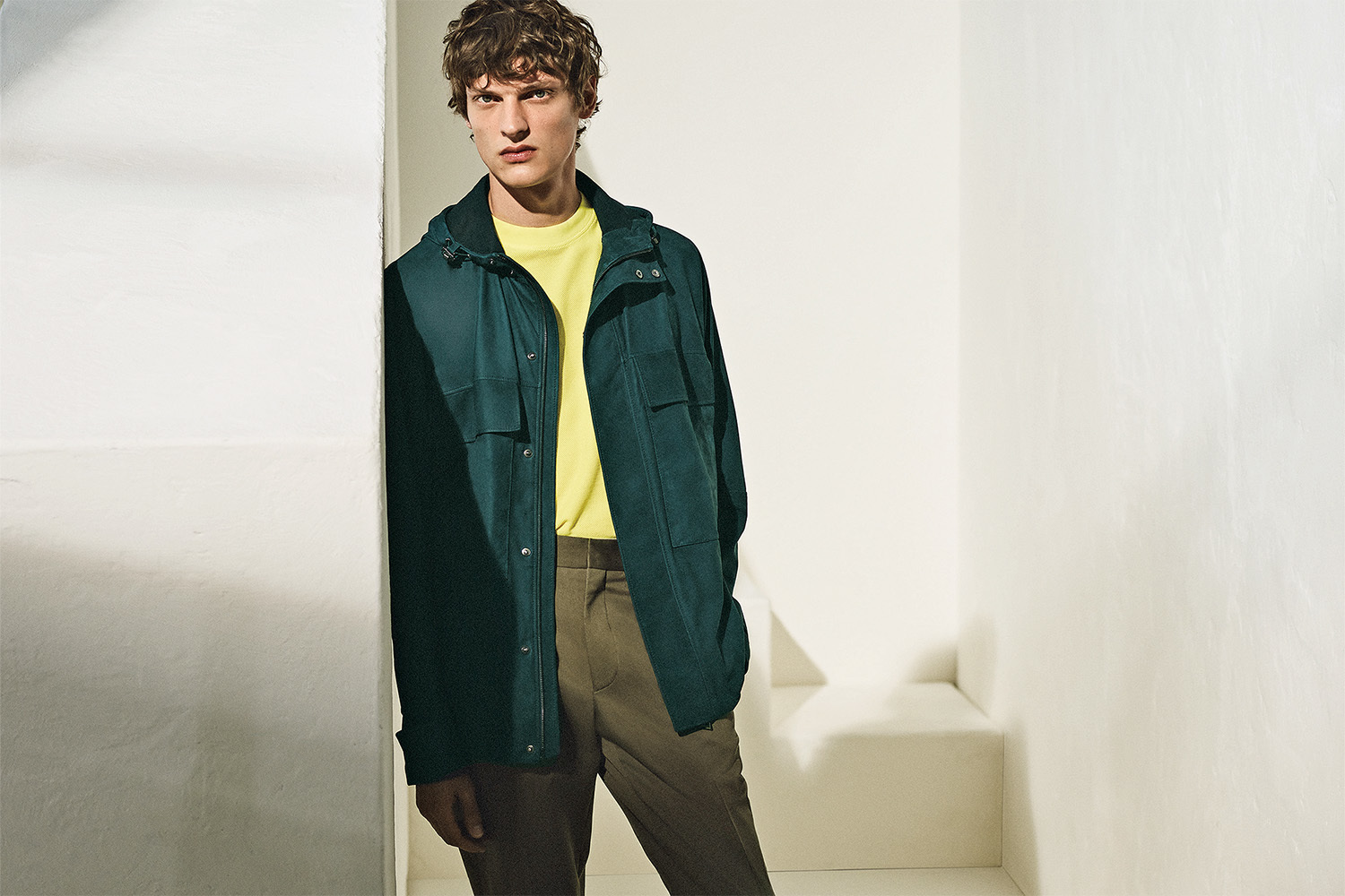 Главный элемент коллекции, как всегда у Loro Piana, – это материалы, драгоценные, а теперь и «умные»