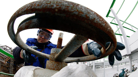 Средняя цена нефти Urals в феврале превысила $92 за баррель