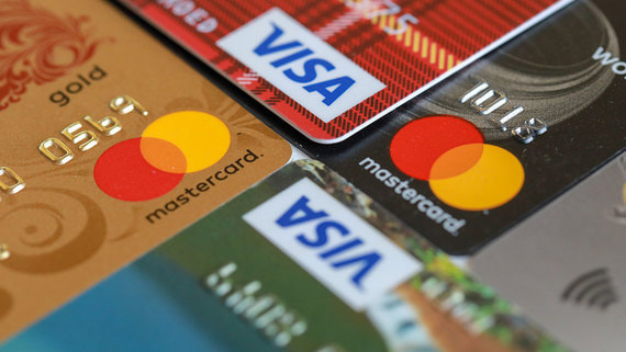 Попавшие под санкции банки не смогут перевыпускать карты Visa и Mastercard