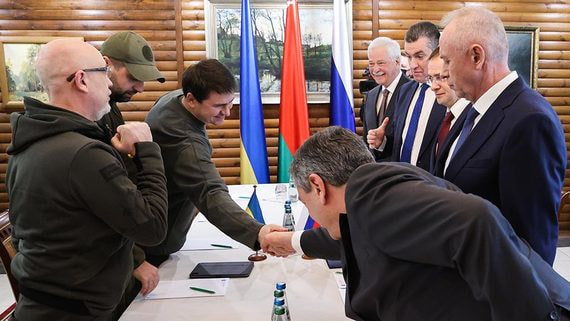 На второй встрече российской и украинской делегаций, удалось договориться хотя бы об эвакуации мирного населения
