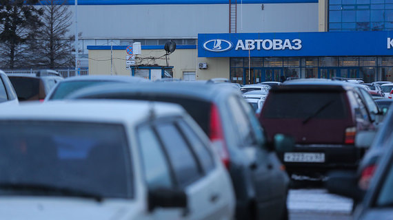 Продажи «АвтоВАЗа» в феврале рухнули на 21%