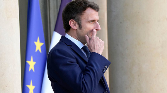 Le Figaro: Макрон рекомендовал французским компаниям не спешить с уходом из России