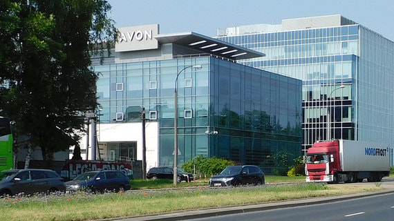Avon может перенести производство из России в Польшу