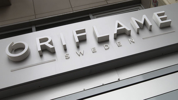 Oriflame приостановит инвестиции в маркетинг и ограничит продажи в России