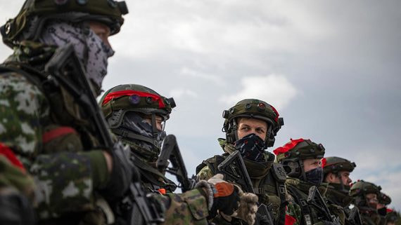 НАТО усиливает свой восточный фланг и увеличивает военные расходы
