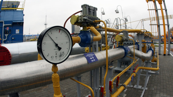Путин и Макрон обсудили тему перехода к оплате поставок российского газа в рублях