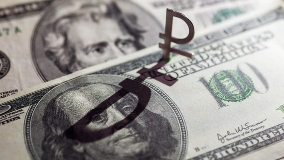 Продажа валютной выручки и контроль за оттоком капитала укрепили рубль