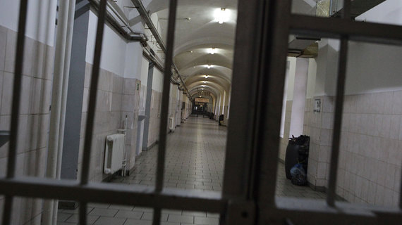 Суд приговорил к тюремным срокам девять сотрудников ФСИН в Ярославле за пытки заключенного