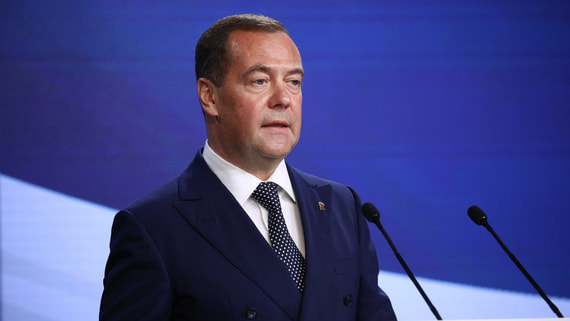 Медведев допустил полный разрыв дипотношений с рядом стран