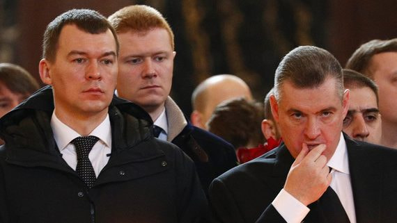 Вопрос о лидерстве в ЛДПР пока отложен, но в партии склоняются к тому, что руководителем должен быть член ЛДПР со стажем (депутат Госдумы Леонид Слуцкий – на фото справа; на фото крайний слева – глава Хабаровского края Михаил Дегтярев)