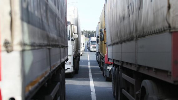 Автоперевозчики просят пускать иностранные фуры только для перегрузки