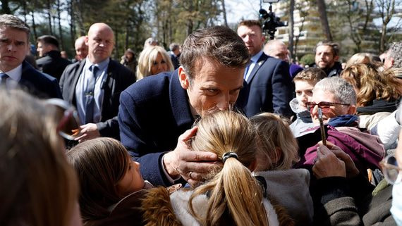 Поддержка Макрона накануне выборов президента Франции растет