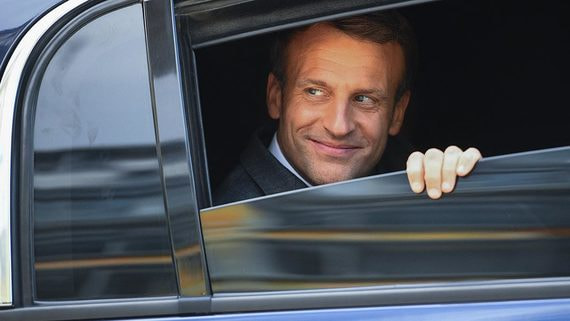Макрон уверенно побеждает на выборах президента Франции