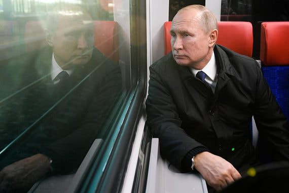 Путин утвердил запрет на участие иностранцев в организации перевозок пассажиров