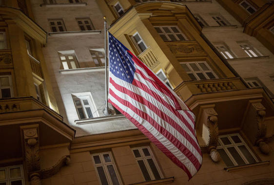Посольство США в Киеве может возобновить работу в мае