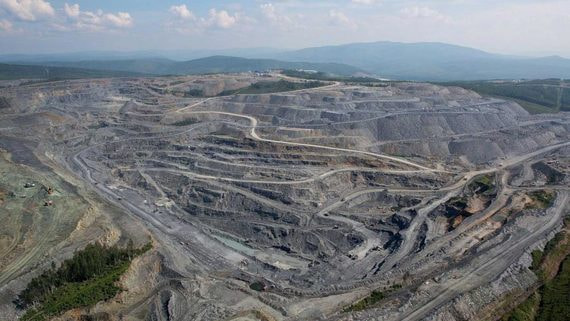 Газпромбанк разрешил Petropavlovsk продавать золото третьим лицам