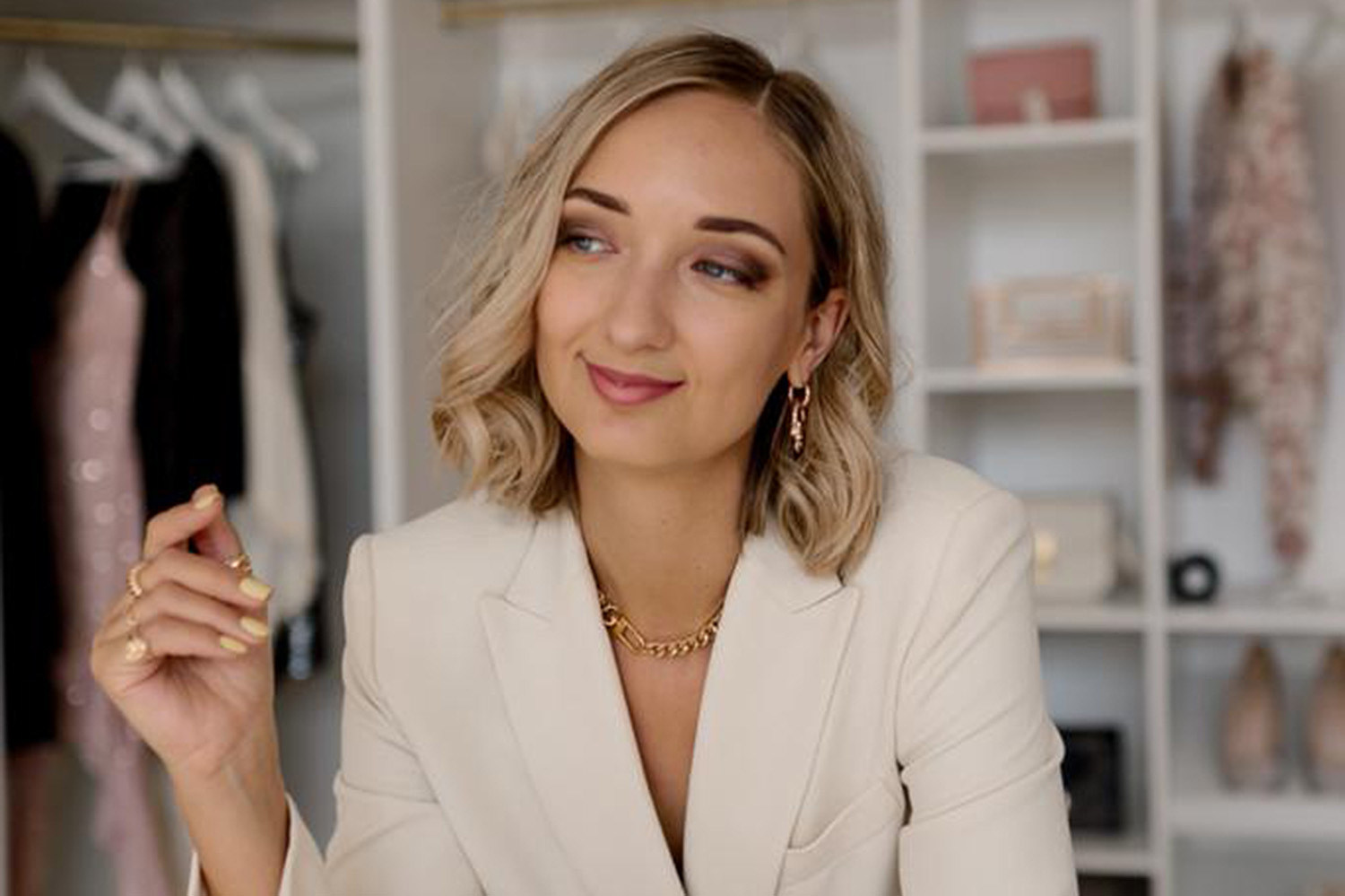 Доверие к собеседнику в ходе переговоров формируется и благодаря языку тела, уверена Евгения Кулешова