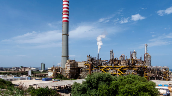 НПЗ "Лукойла" в Италии может остановить работу из-за запрета на поставки российской нефти