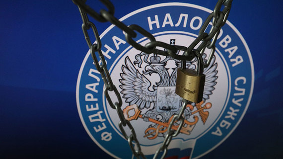 ФСБ сообщила о задержании троих налоговиков за передачу данных о силовиках
