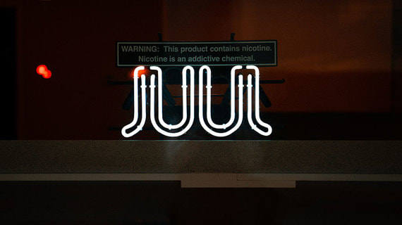 В США планируют запретить продажу электронных сигарет Juul