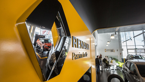 Автодилеры Renault начали получать первые компенсации