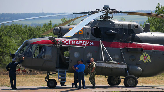В Ленинградской области вертолет Росгвардии совершил жесткую посадку