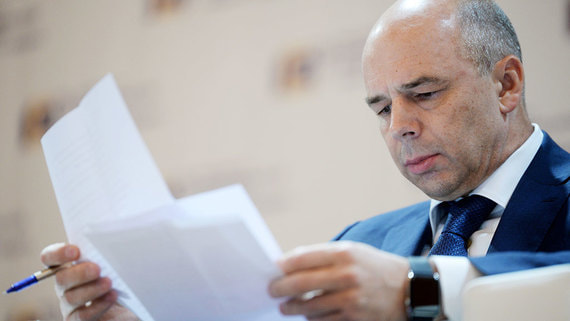 Министр финансов Антон Силуанов признавал ранее, что при возобновлении правила придется отказаться от части расходов бюджета, но удержать рубль от переукрепления важнее